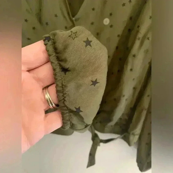 Woman’s Eddie Bauer Green 100% Tencel Lyocell Long Sleeve Wrap Star Top Size L - Picture 4 of 8